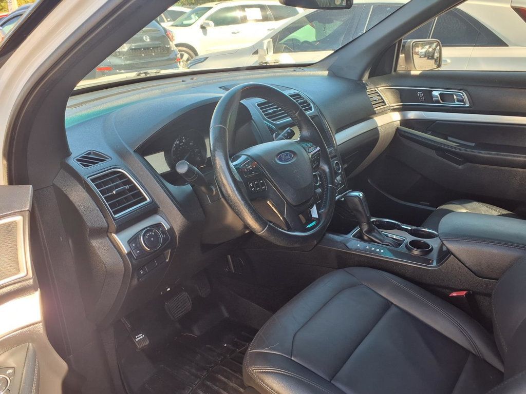 Ford Explorer photo 6