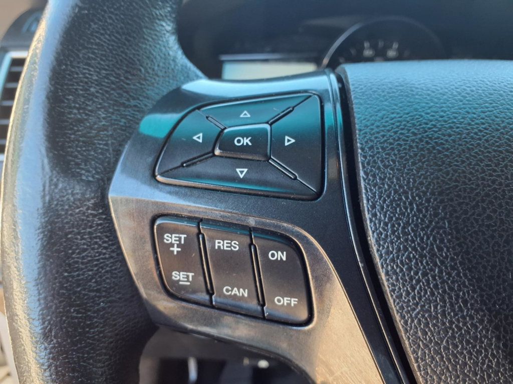 Ford Explorer photo 7
