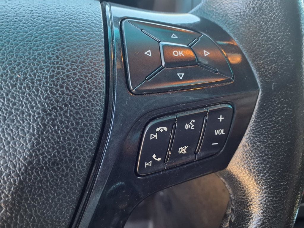 Ford Explorer photo 9