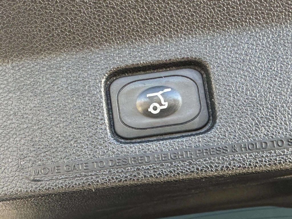 2016 Ford Explorer FWD 4dr XLT - 22972937 - 28