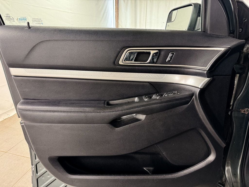 2016 Ford Explorer XLT photo 13