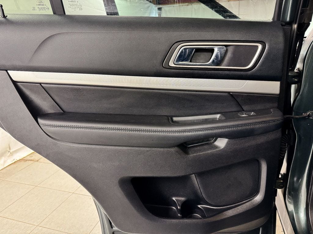 2016 Ford Explorer XLT photo 14