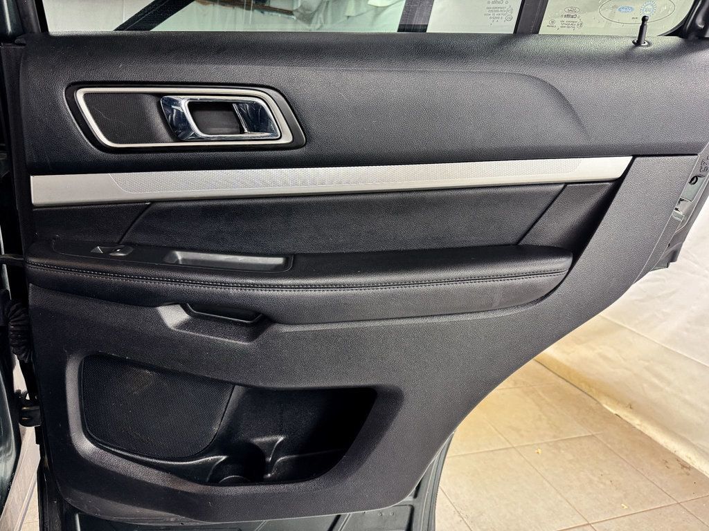 2016 Ford Explorer XLT photo 15