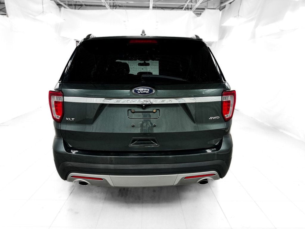 2016 Ford Explorer XLT photo 3