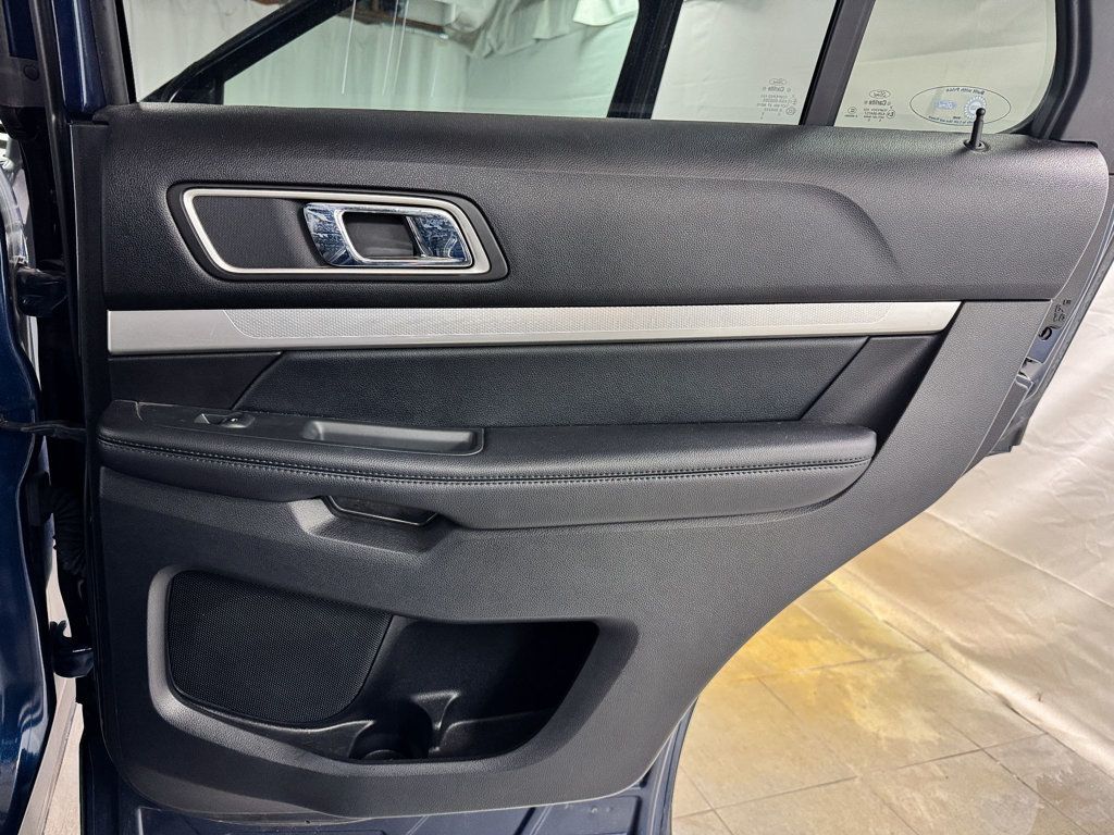 2016 Ford Explorer XLT 4WD - 23027098 - 17