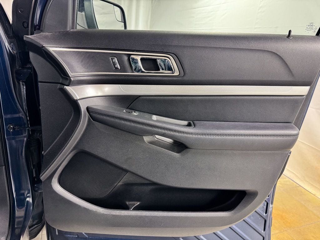 2016 Ford Explorer XLT 4WD - 23027098 - 18