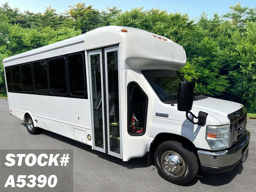 2016 Ford E-450 24 Passenger Shuttle Bus For Senior Tour Charters Student Church Hotel Transport - 22885823 - 0