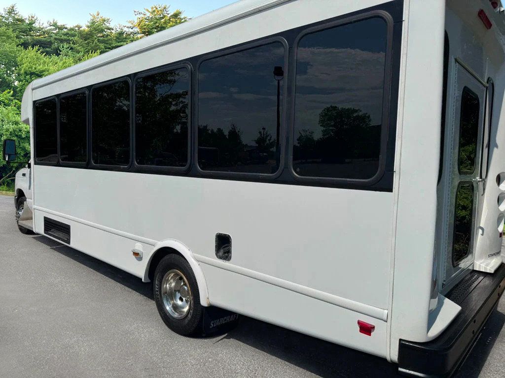 2016 Ford E-450 24 Passenger Shuttle Bus For Senior Tour Charters Student Church Hotel Transport - 22885823 - 9