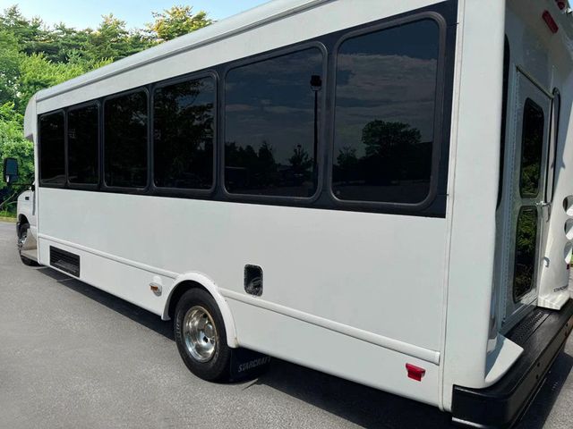 2016 Ford E-450 24 Passenger Shuttle Bus For Senior Tour Charters Student Church Hotel Transport - 22885823 - 9