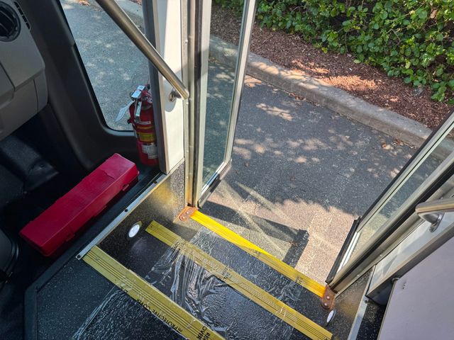 2016 Ford E-450 24 Passenger Shuttle Bus For Senior Tour Charters Student Church Hotel Transport - 22885823 - 21