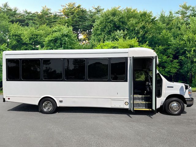 2016 Ford E-450 24 Passenger Shuttle Bus For Senior Tour Charters Student Church Hotel Transport - 22885823 - 2