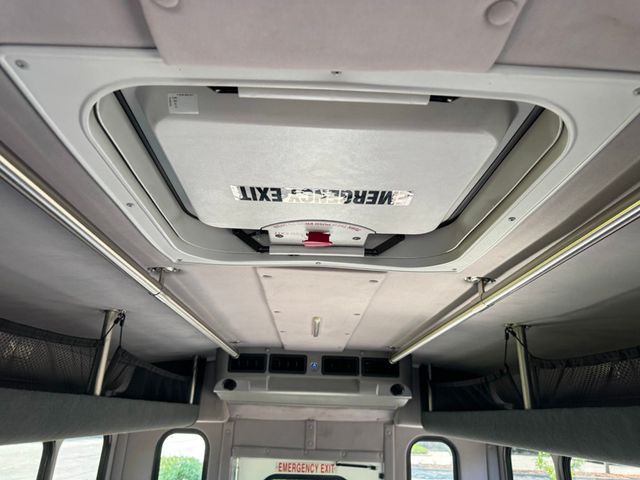 2016 Ford E-450 24 Passenger Shuttle Bus For Senior Tour Charters Student Church Hotel Transport - 22885823 - 33