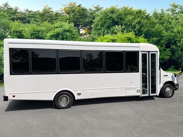 2016 Ford E-450 24 Passenger Shuttle Bus For Senior Tour Charters Student Church Hotel Transport - 22885823 - 3