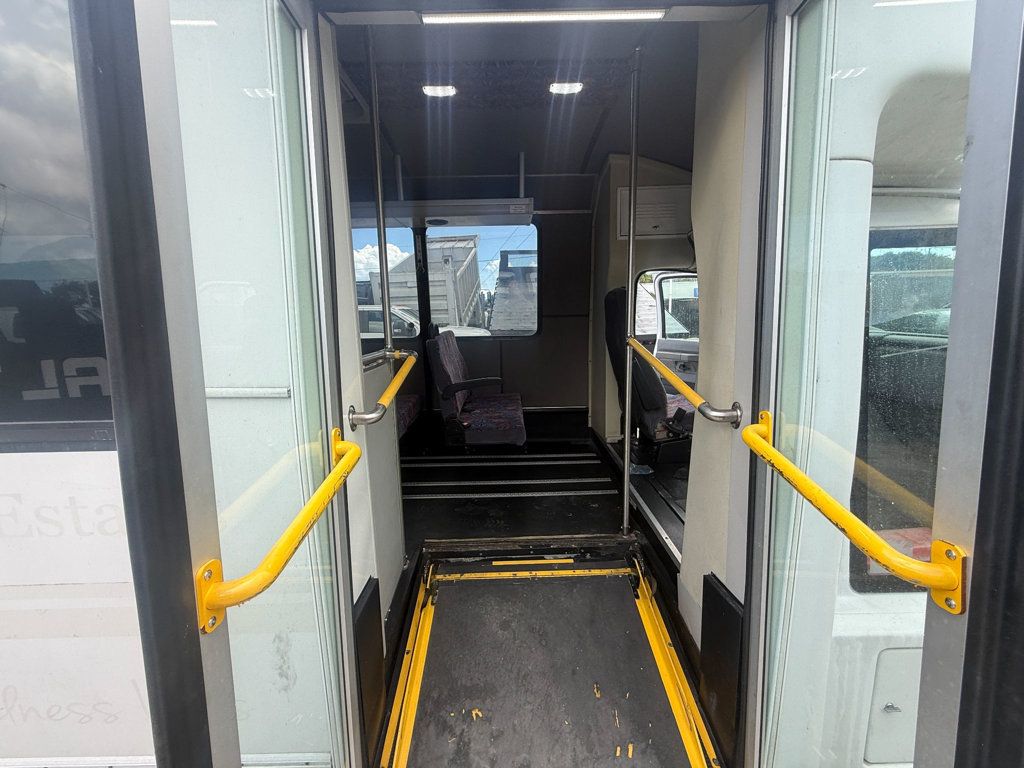 2016 Ford E-450 Shuttle Bus  - 23087229 - 12