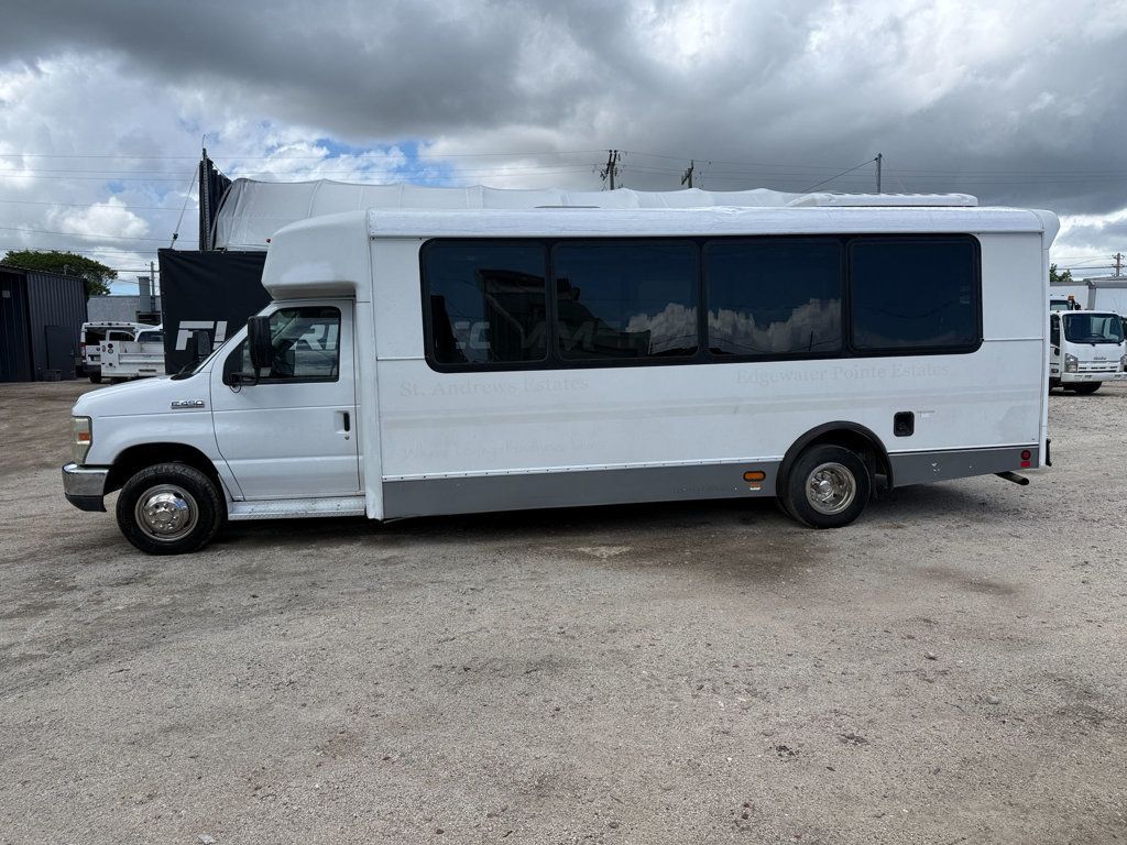 2016 Ford E-450 Shuttle Bus  - 23087229 - 3