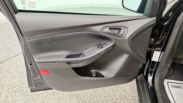 2016 Ford Focus 4dr Sedan S - 23047029 - 9