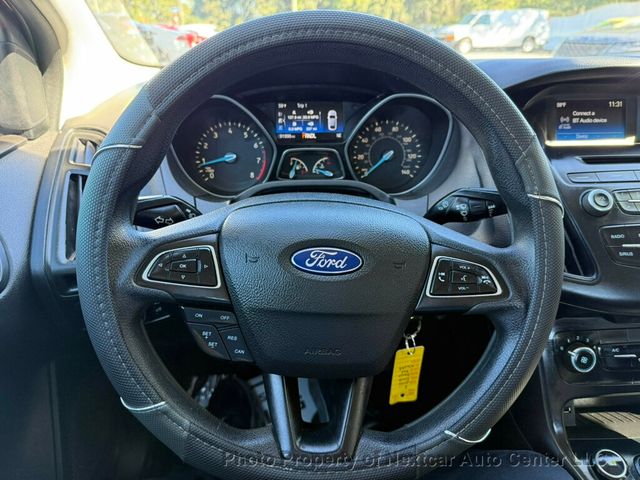2016 Ford Focus 4dr Sedan SE - 22937786 - 15