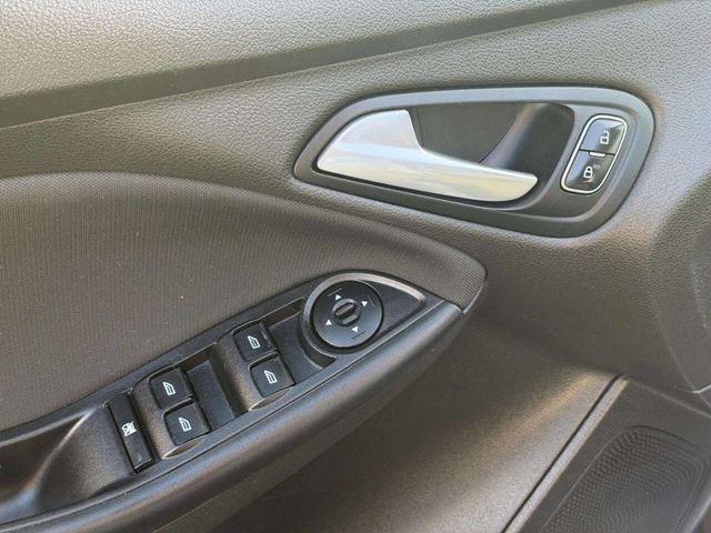 2016 Ford Focus 4dr Sedan SE - 22983765 - 11