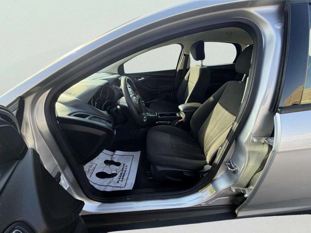 2016 Ford Focus 4dr Sedan SE - 22983765 - 12
