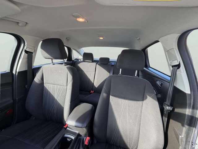 2016 Ford Focus 4dr Sedan SE - 22983765 - 16