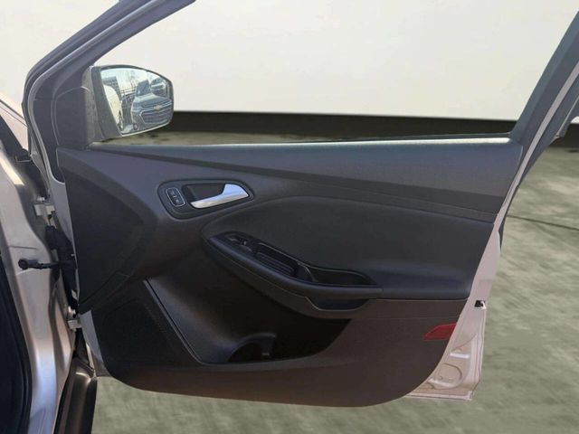 2016 Ford Focus 4dr Sedan SE - 22983765 - 22