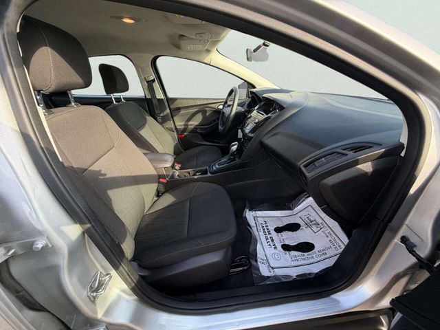 2016 Ford Focus 4dr Sedan SE - 22983765 - 23