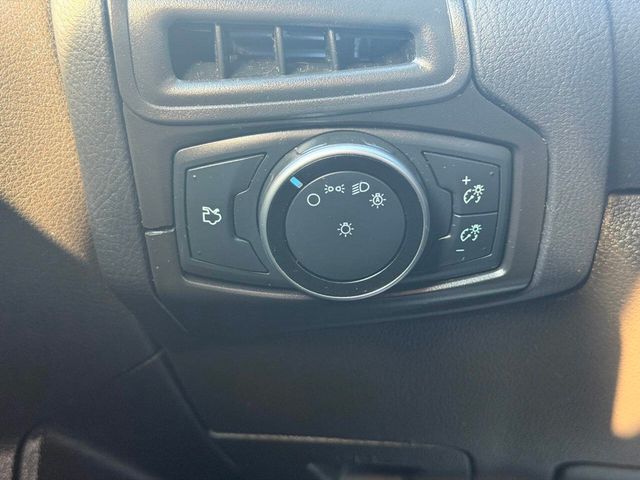 2016 Ford Focus 4dr Sedan SE - 22983765 - 34