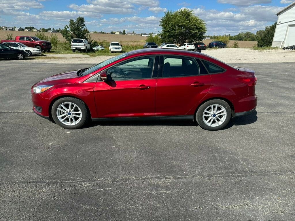 2016 Ford Focus SE photo 2