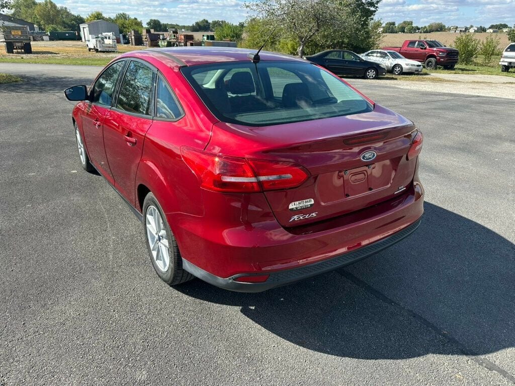 2016 Ford Focus SE photo 3