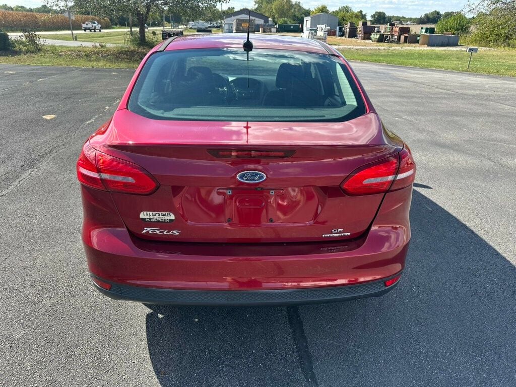 2016 Ford Focus SE photo 4