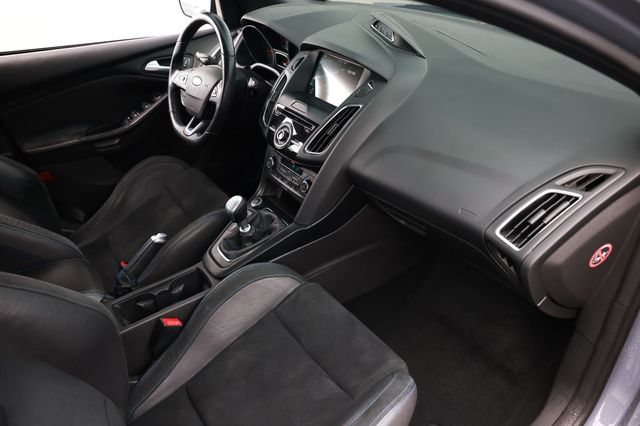 2016 Ford Focus 5dr Hatchback RS - 23057530 - 19