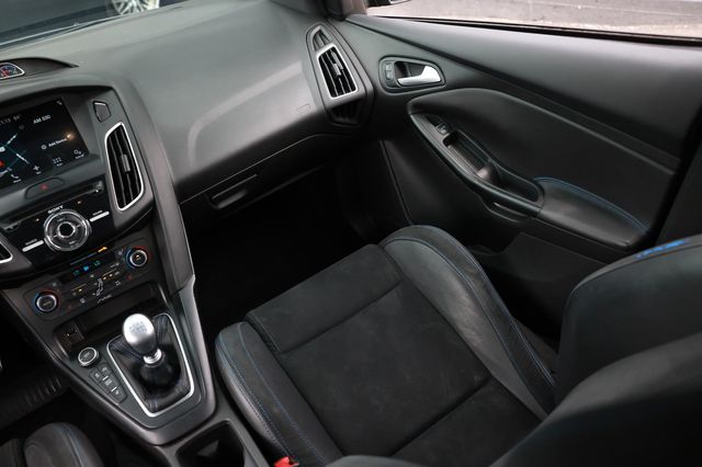 2016 Ford Focus 5dr Hatchback RS - 23057530 - 24