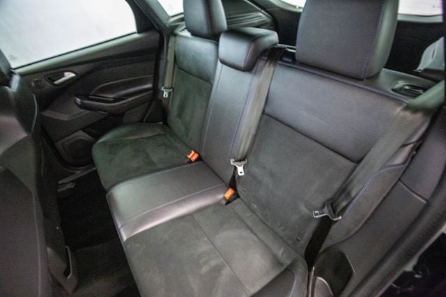 2016 Ford Focus 5dr Hatchback RS - 22978277 - 24