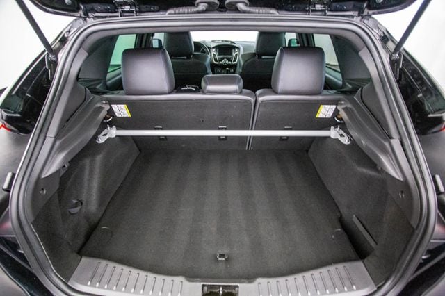 2016 Ford Focus 5dr Hatchback RS - 22978277 - 39