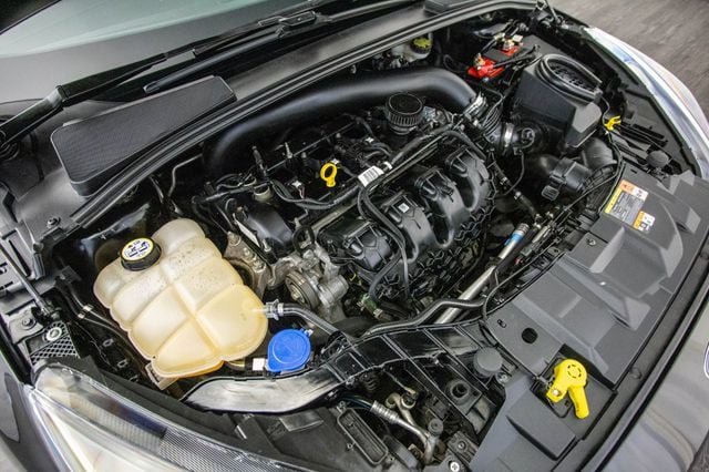 2016 Ford Focus 5dr Hatchback RS - 22978277 - 44