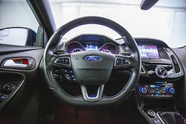 2016 Ford Focus 5dr Hatchback RS - 22978277 - 46