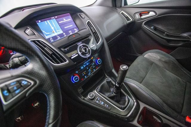 2016 Ford Focus 5dr Hatchback RS - 22978277 - 49