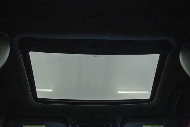 2016 Ford Focus 5dr Hatchback RS - 22978277 - 53