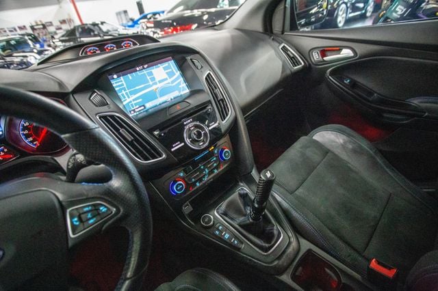 2016 Ford Focus 5dr Hatchback RS - 22978277 - 6