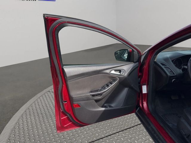 2016 Ford Focus 5dr Hatchback SE - 23054713 - 21