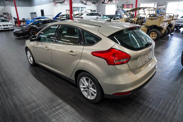 2016 Ford Focus 5dr Hatchback SE - 23059092 - 2