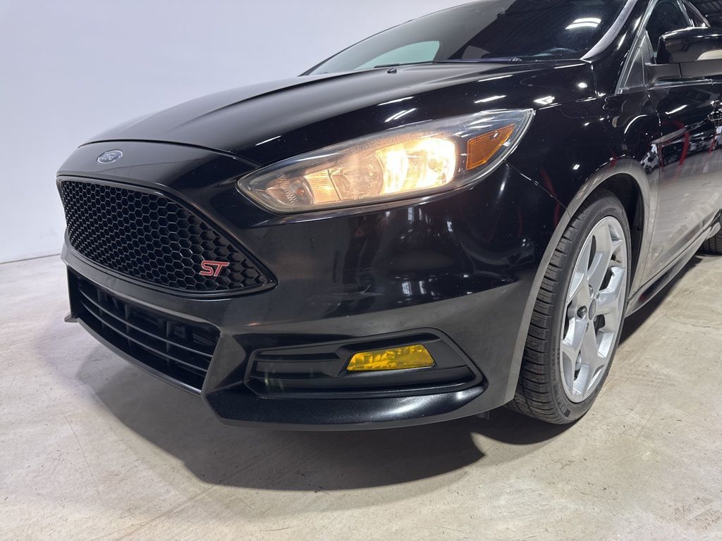 2016 Ford Focus 5dr Hatchback ST - 23004352 - 9