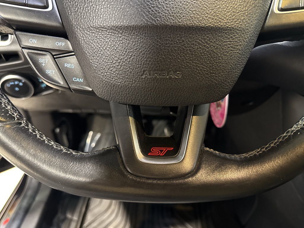 2016 Ford Focus 5dr Hatchback ST - 23004352 - 16
