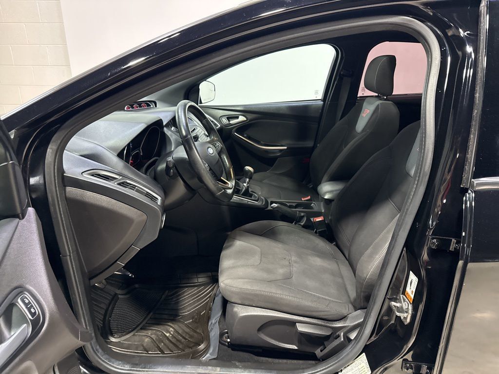 2016 Ford Focus 5dr Hatchback ST - 23004352 - 26