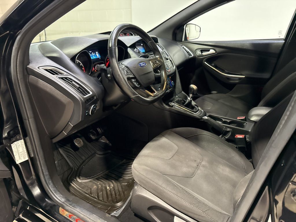 2016 Ford Focus 5dr Hatchback ST - 23004352 - 28