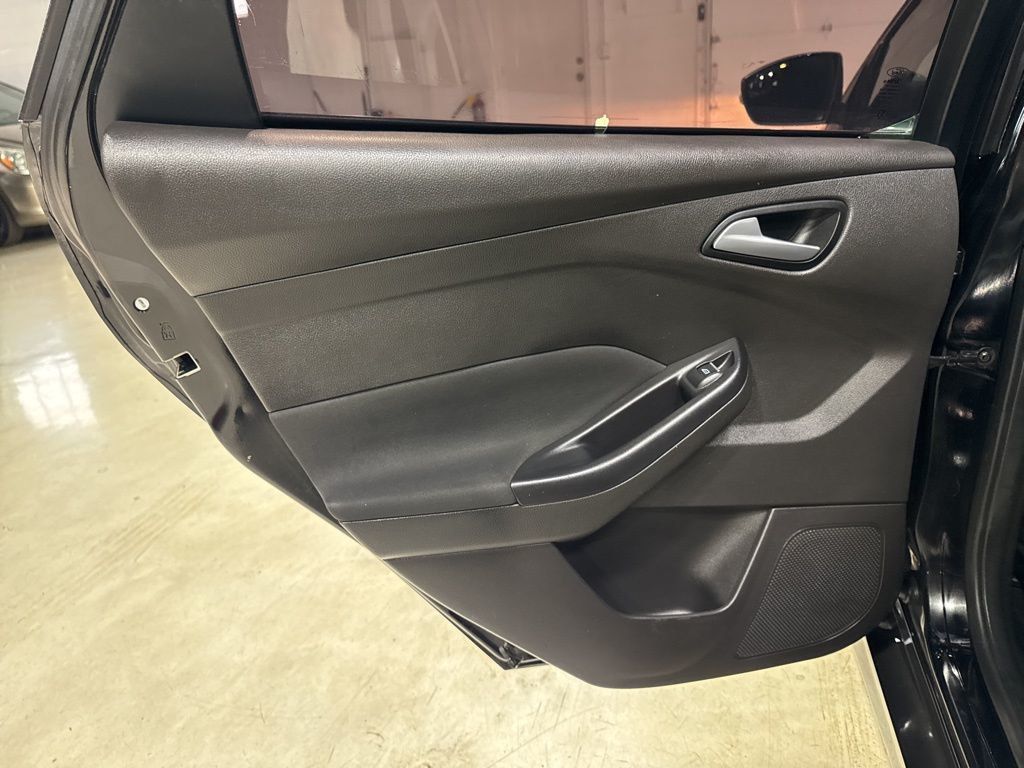 2016 Ford Focus 5dr Hatchback ST - 23004352 - 36