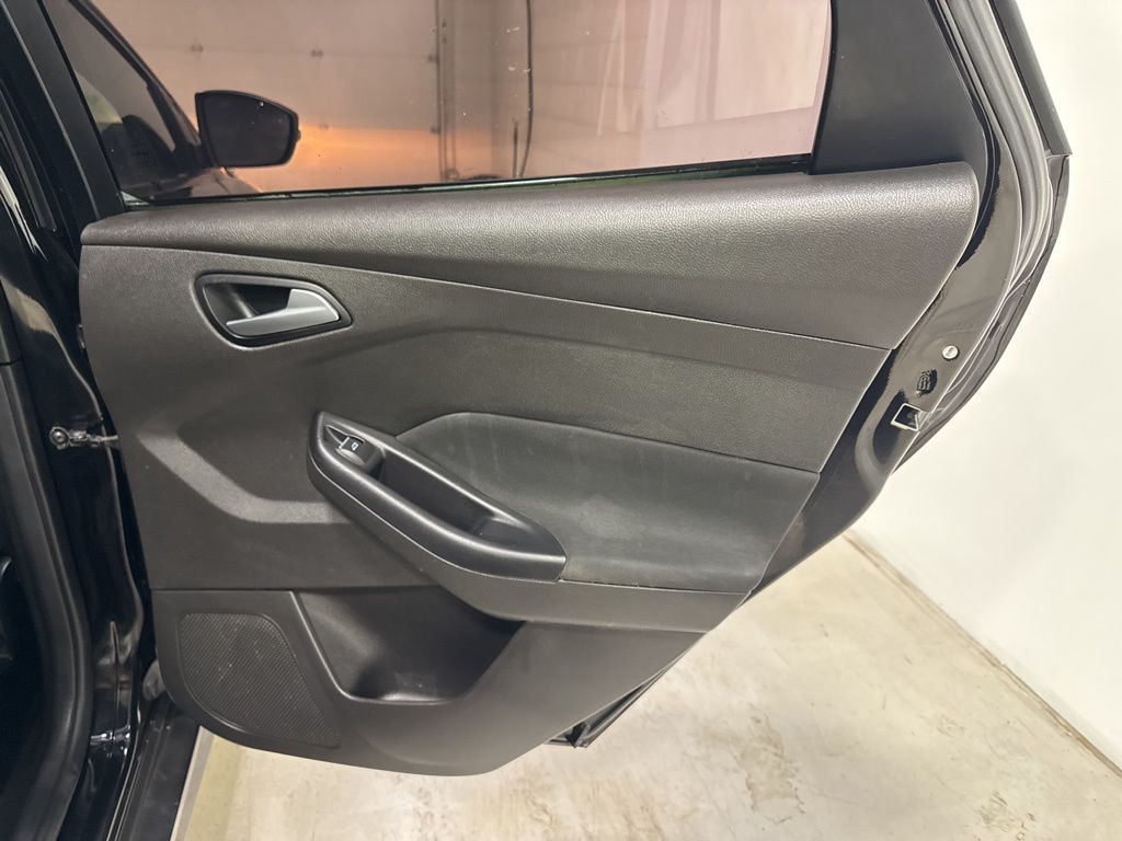 2016 Ford Focus 5dr Hatchback ST - 23004352 - 41
