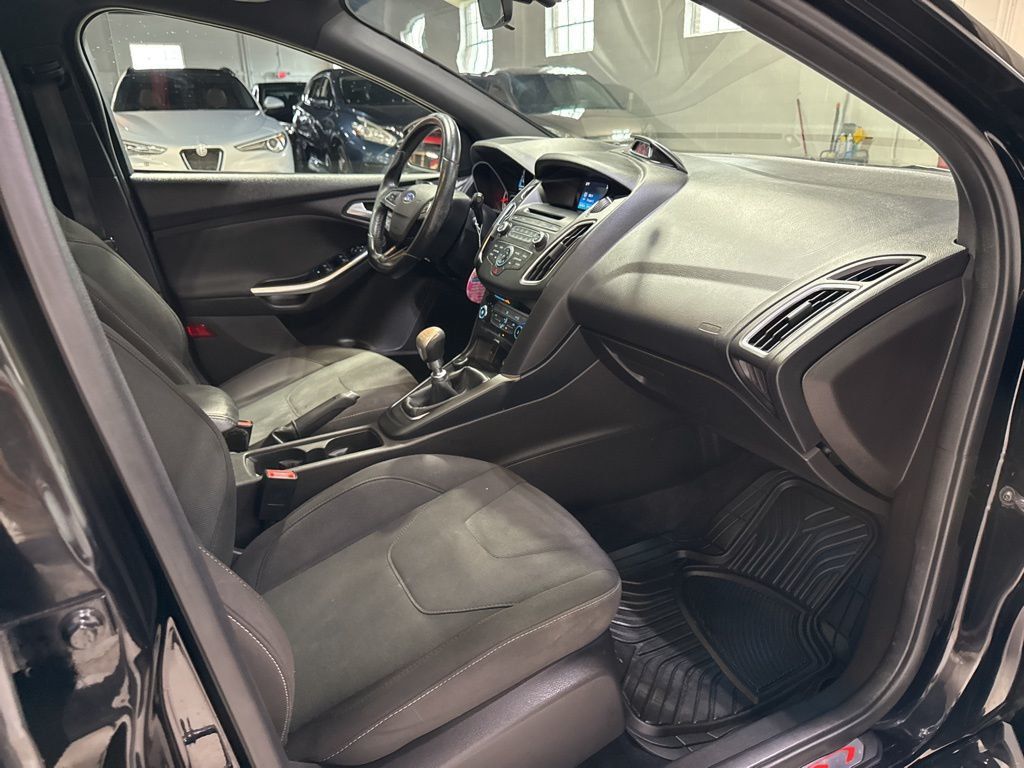 2016 Ford Focus 5dr Hatchback ST - 23004352 - 43