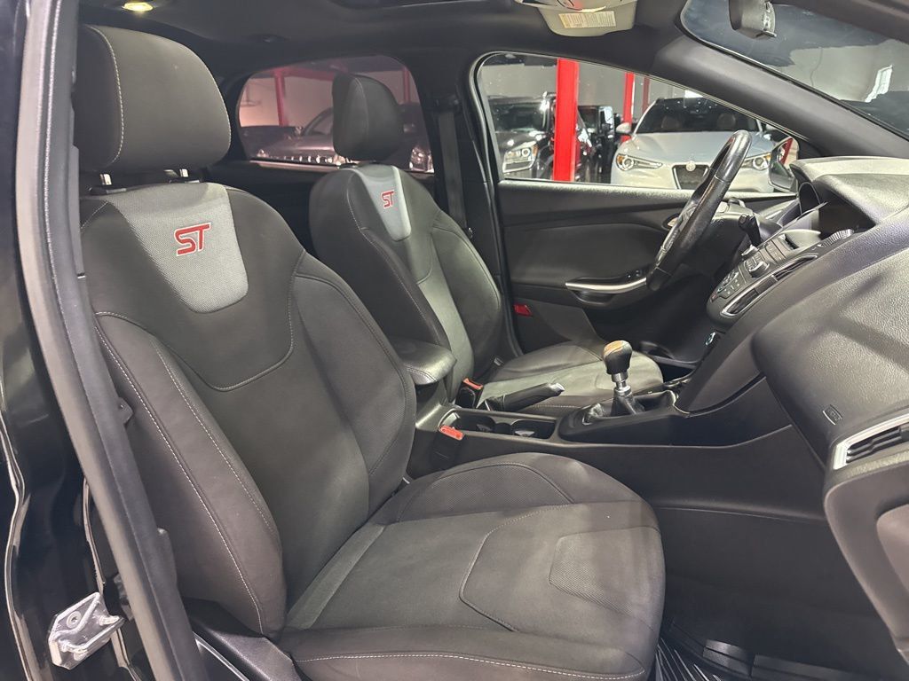 2016 Ford Focus 5dr Hatchback ST - 23004352 - 44