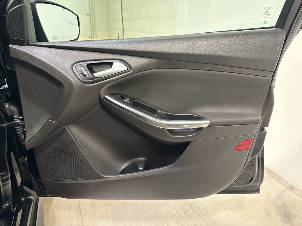 2016 Ford Focus 5dr Hatchback ST - 23004352 - 46